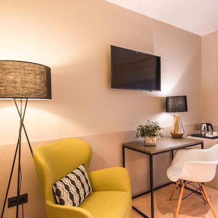 Up Rooms Vic Hotel Екстер'єр фото