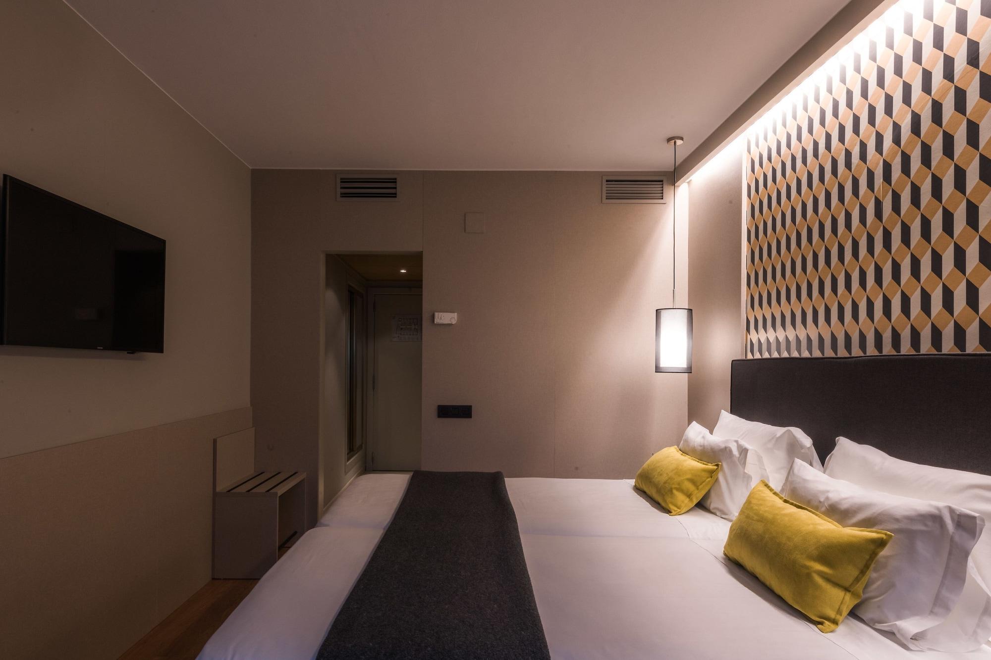 Up Rooms Vic Hotel Екстер'єр фото