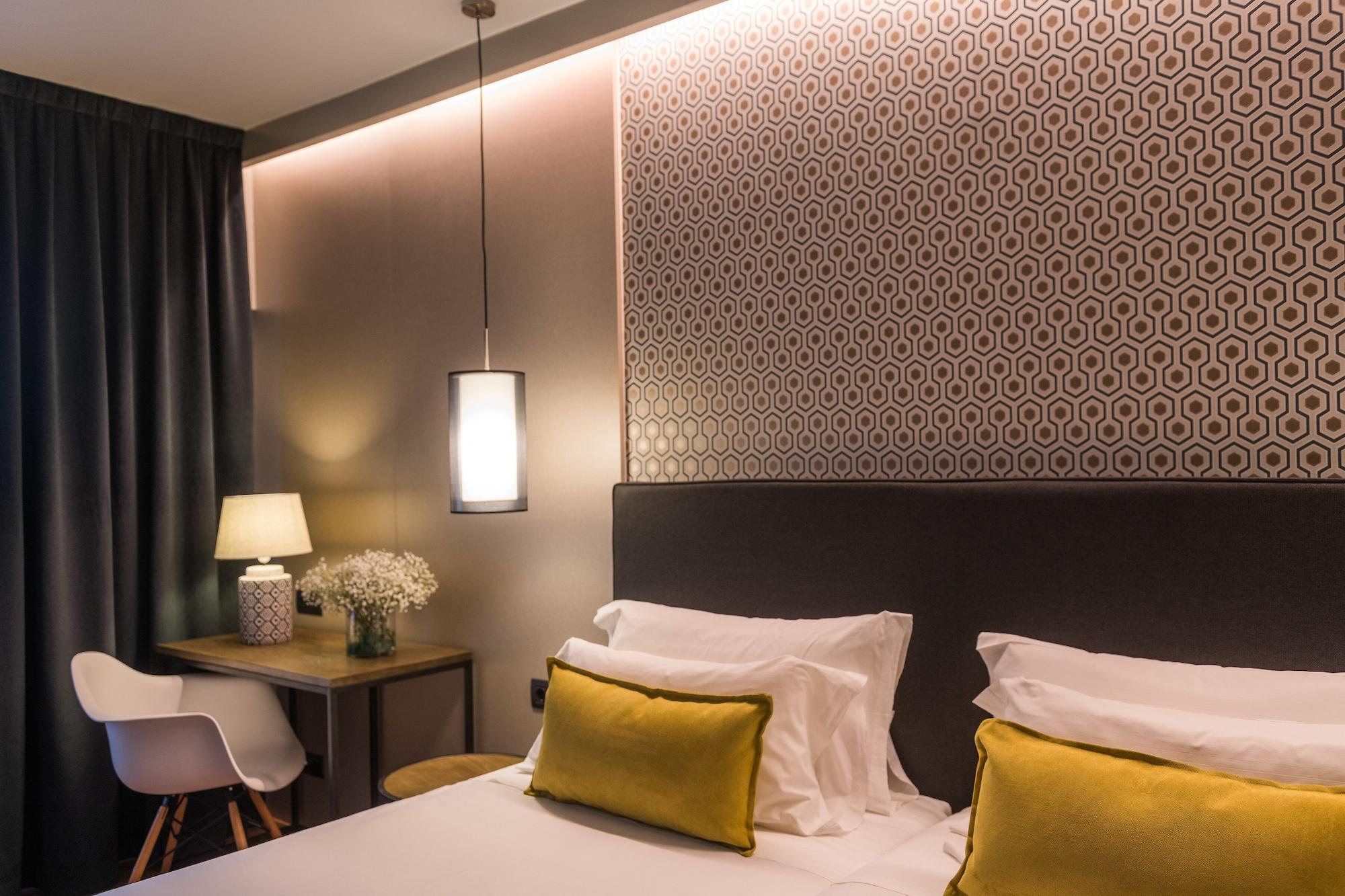 Up Rooms Vic Hotel Екстер'єр фото