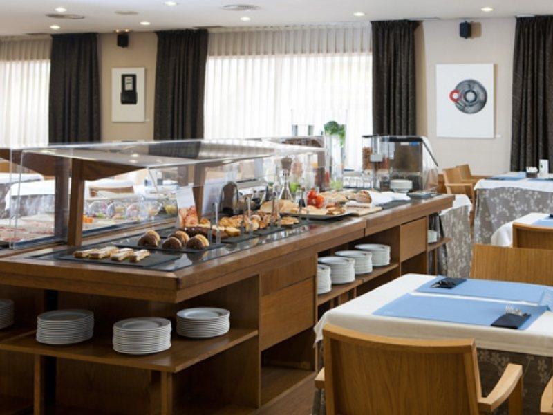 Up Rooms Vic Hotel Екстер'єр фото