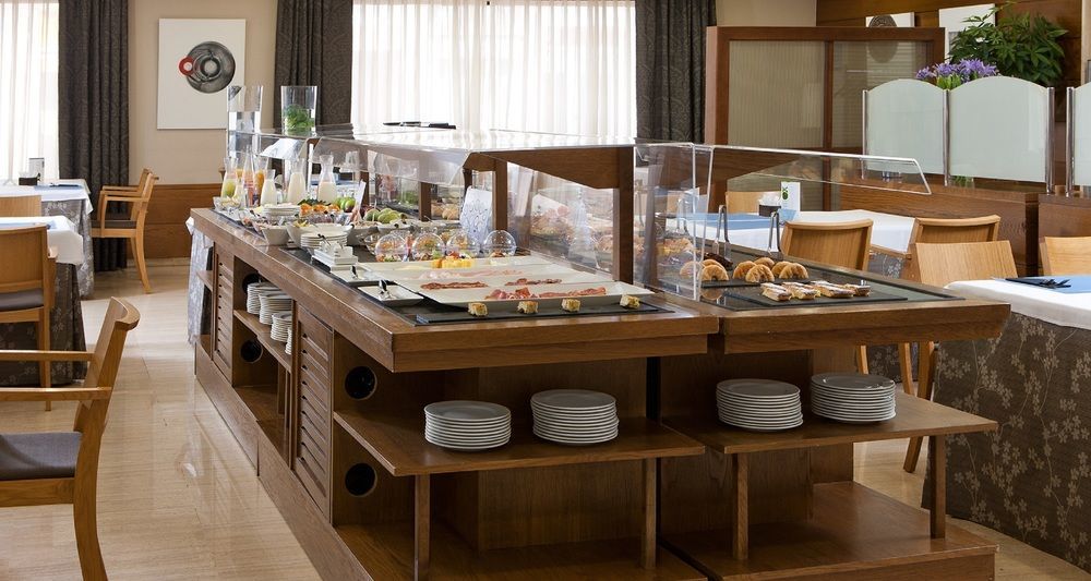Up Rooms Vic Hotel Екстер'єр фото
