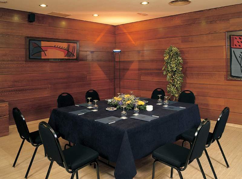 Up Rooms Vic Hotel Екстер'єр фото
