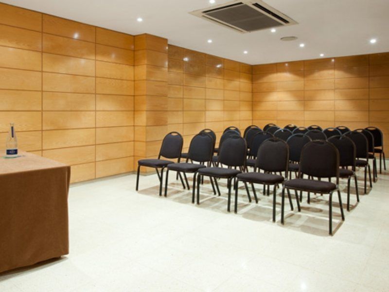 Up Rooms Vic Hotel Екстер'єр фото