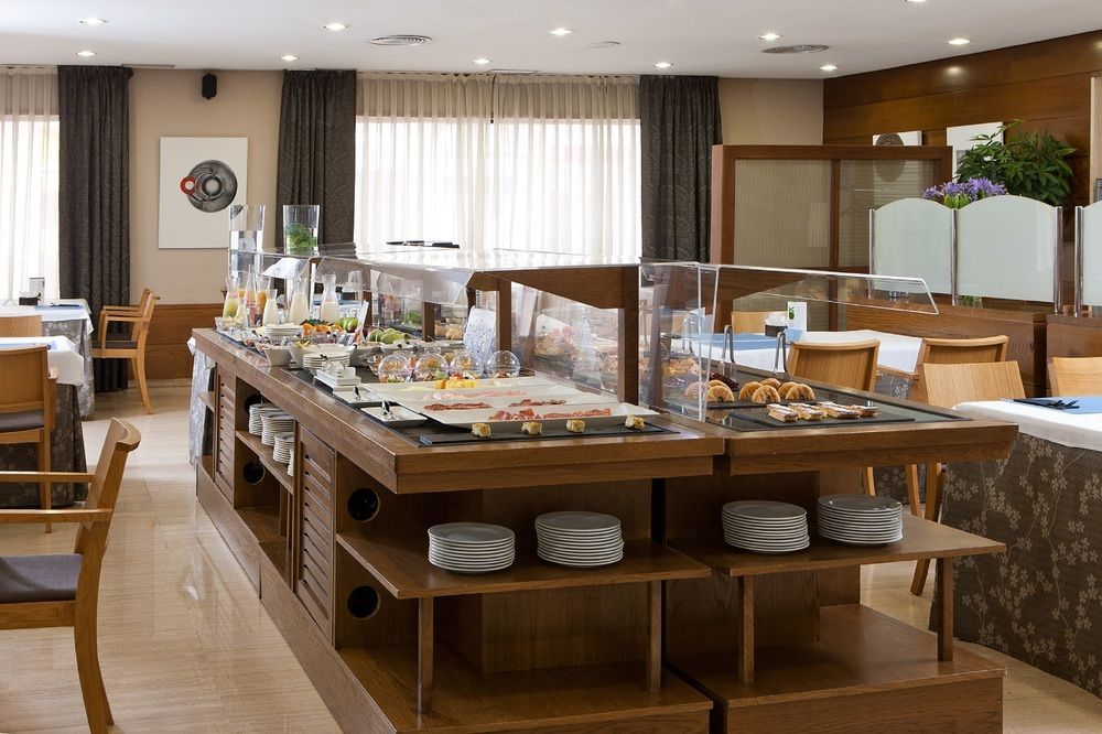 Up Rooms Vic Hotel Екстер'єр фото