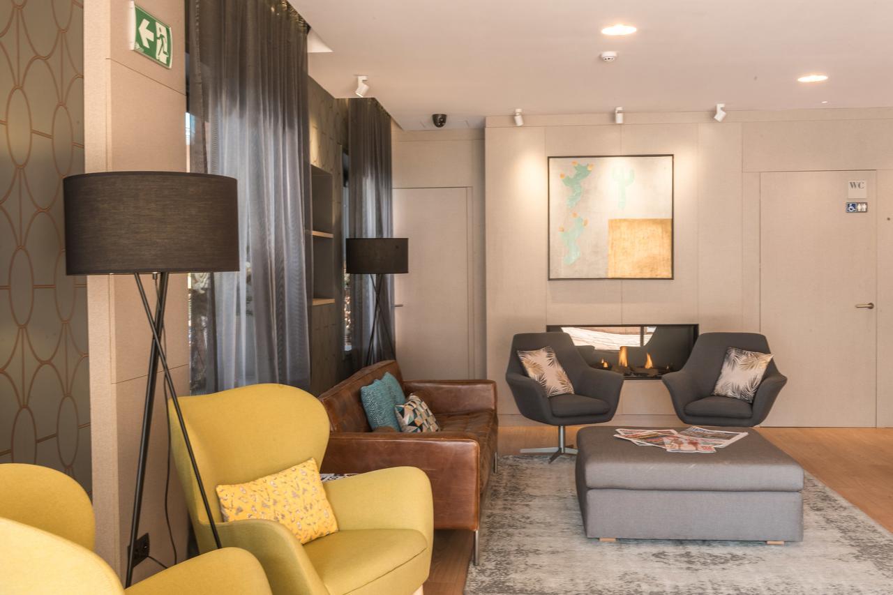 Up Rooms Vic Hotel Екстер'єр фото