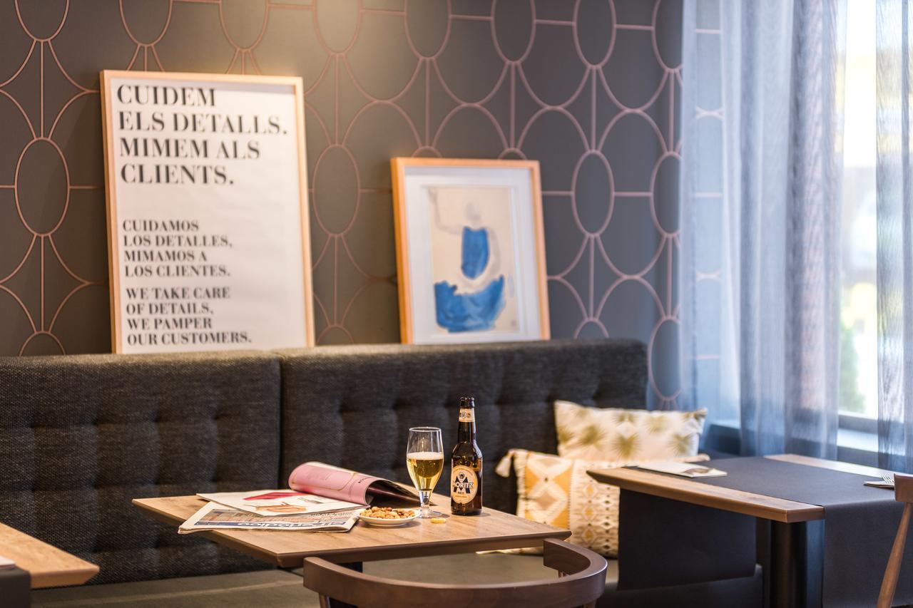 Up Rooms Vic Hotel Екстер'єр фото