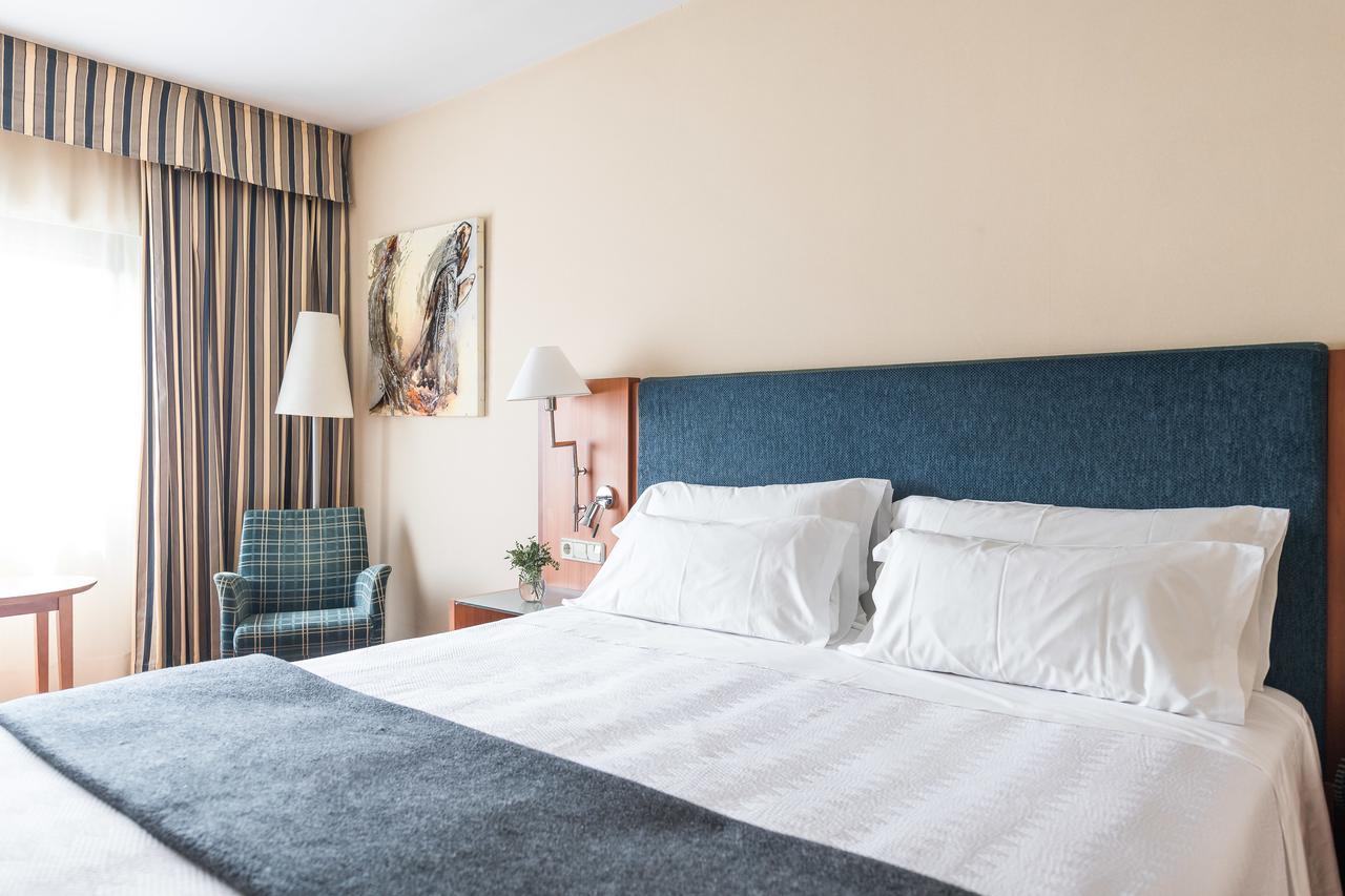 Up Rooms Vic Hotel Екстер'єр фото