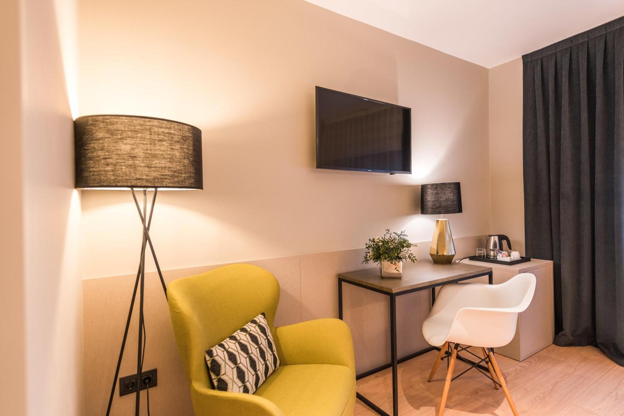 Up Rooms Vic Hotel Екстер'єр фото