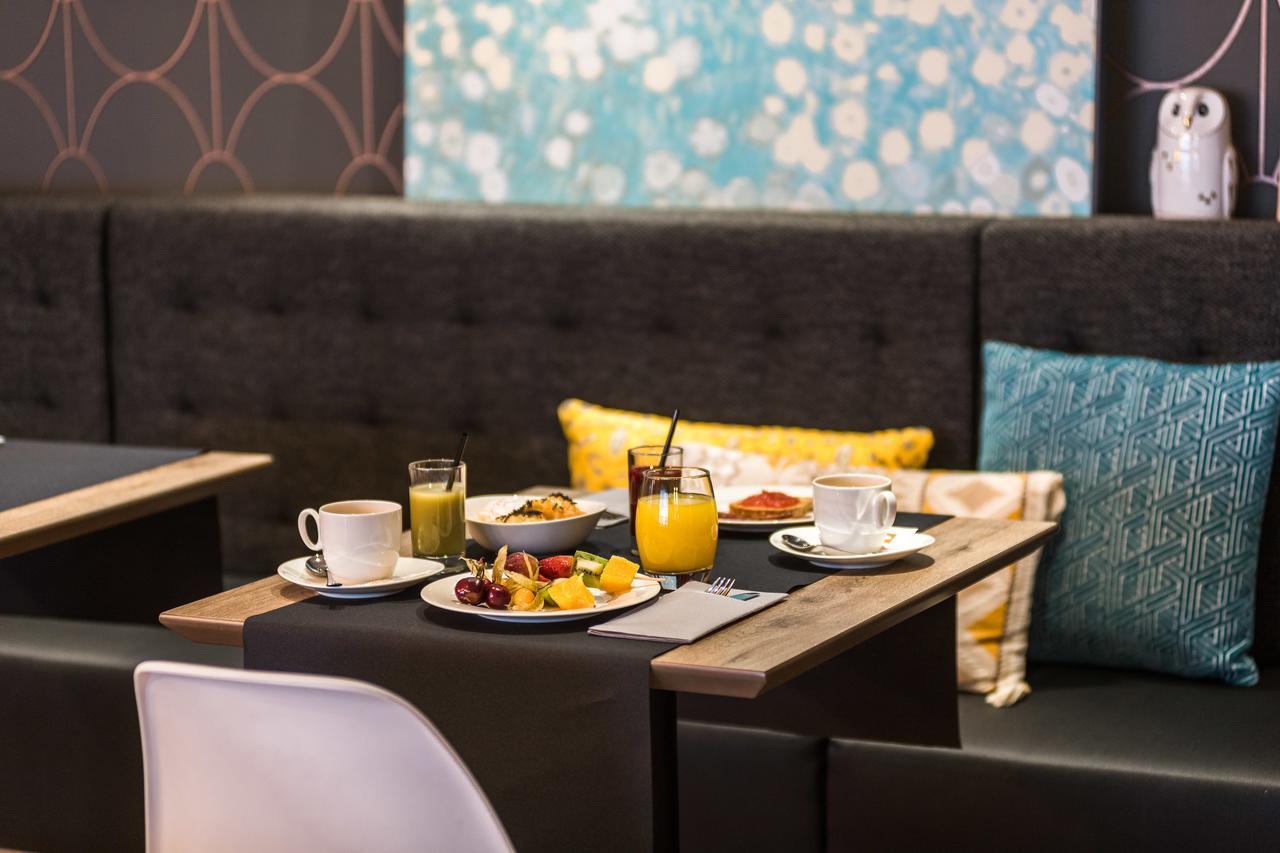 Up Rooms Vic Hotel Екстер'єр фото