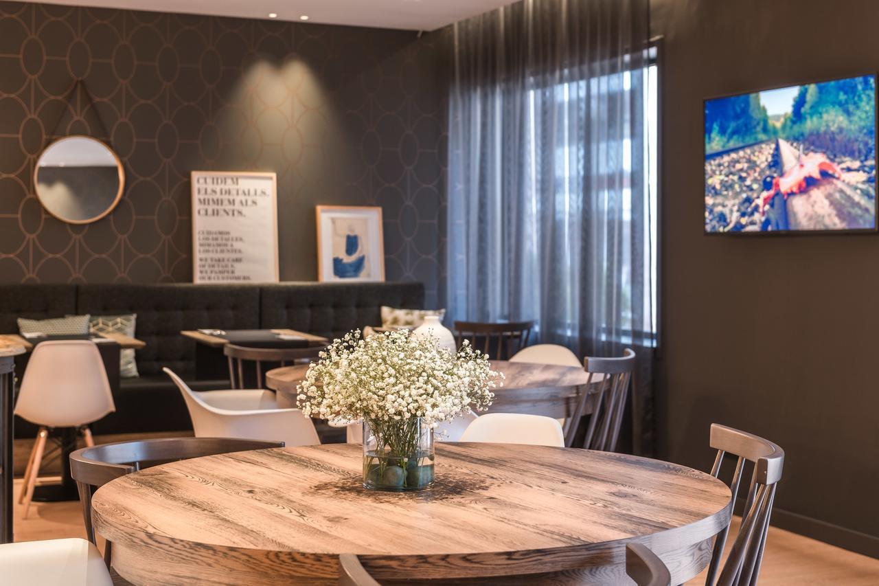 Up Rooms Vic Hotel Екстер'єр фото