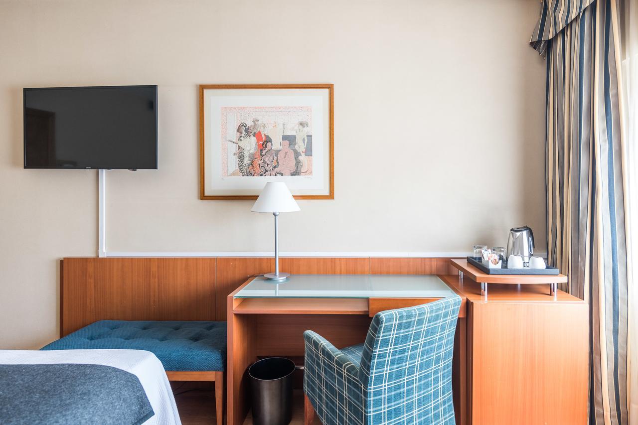 Up Rooms Vic Hotel Екстер'єр фото