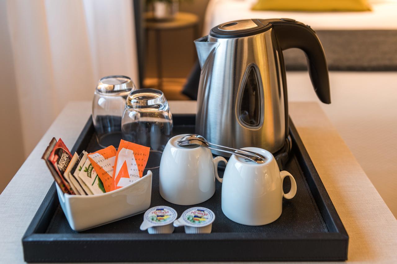 Up Rooms Vic Hotel Екстер'єр фото