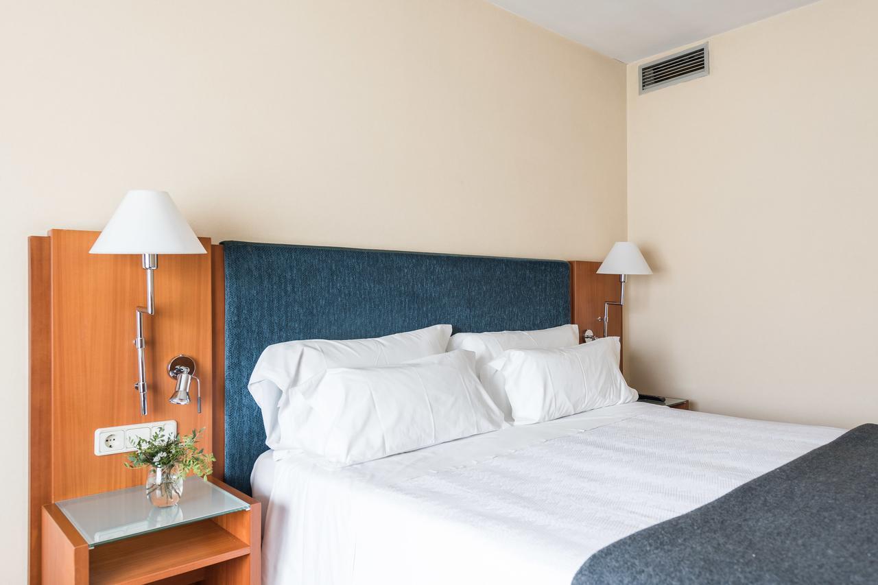Up Rooms Vic Hotel Екстер'єр фото