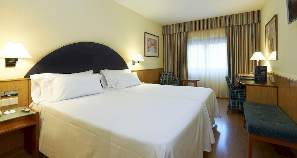 Up Rooms Vic Hotel Екстер'єр фото